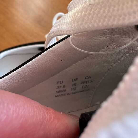 Stuart Weitzman Women’s Livvy Black And Leopard Low Top Lace Up Sneaker - Picture 7 of 16